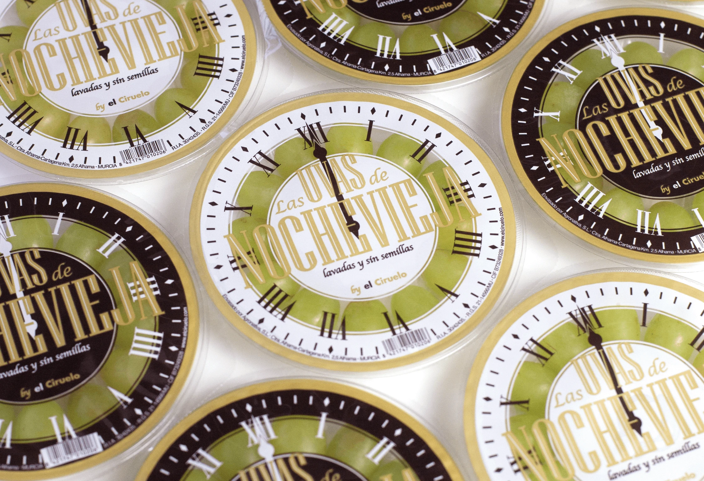 Uvas deNochevieja prêtes pour les douze coups de minuit lors du Nouvel An en Espagne