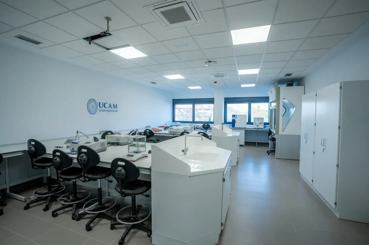 UCAM - Laboratoire de pharmacie