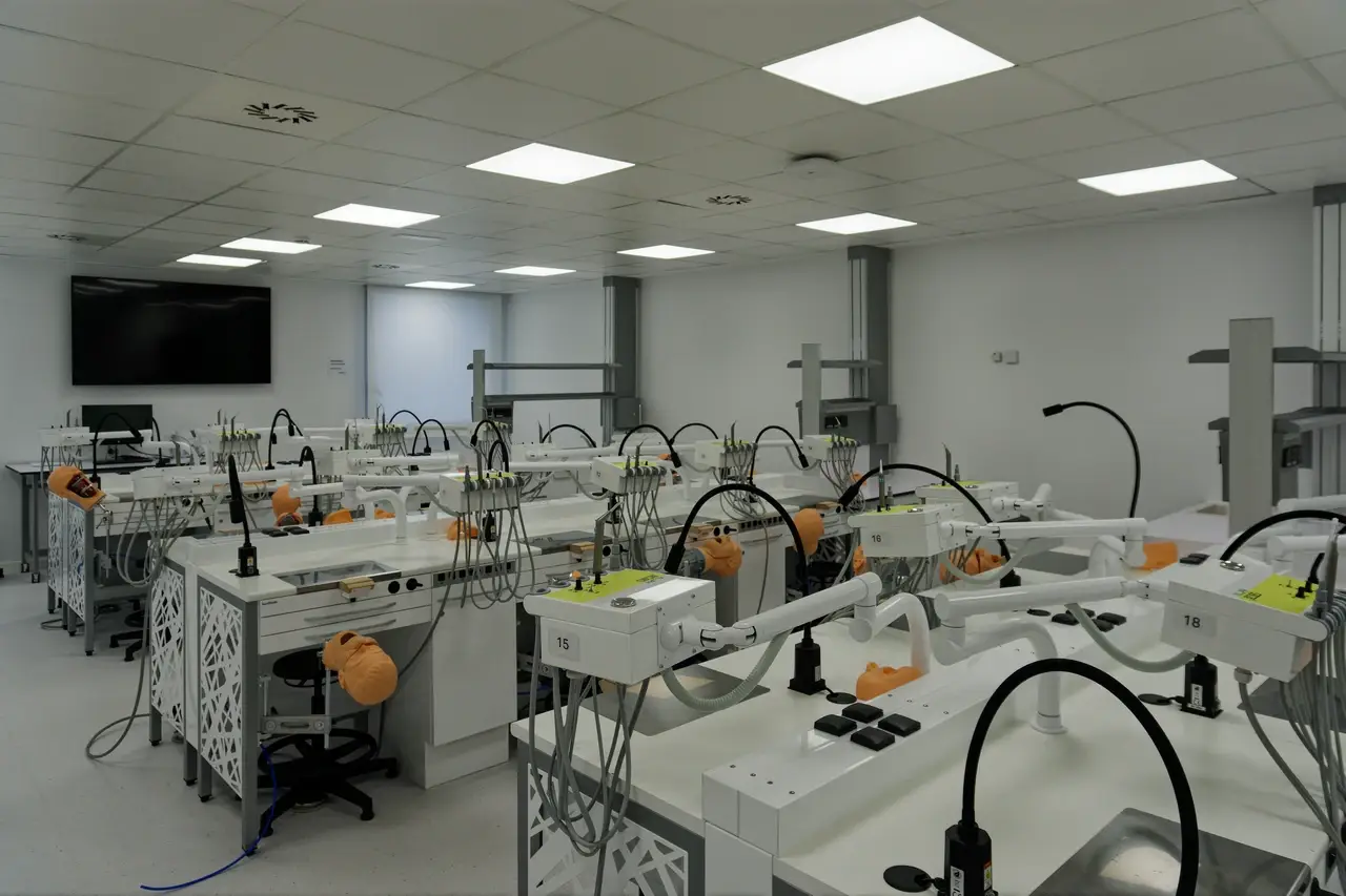 UCJC - Salle d'odontologie préclinique