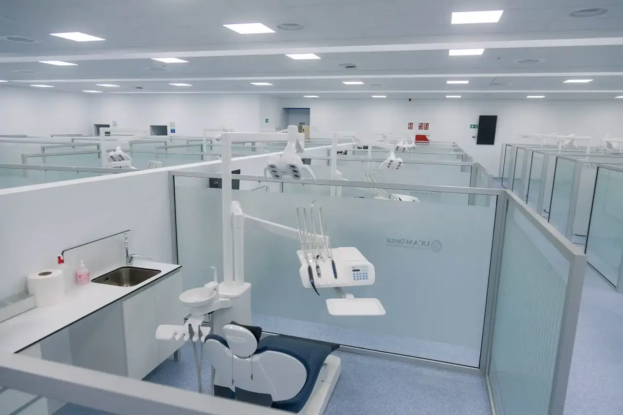 UCAM - Installations de la clinique dentaire