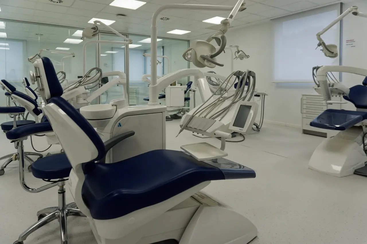 UCJC - Les équipements de chirurgie dentaire